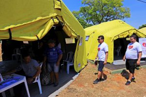 Tendas atendem mais de 37 mil pessoas com dengue no DF em um mês