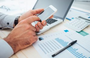 Especialista em comunicação e marketing de influência dá dicas de como se destacar no mercado