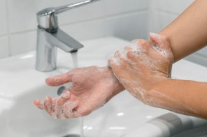Higienizar as mãos é a melhor forma para evitar a transmissão de doenças