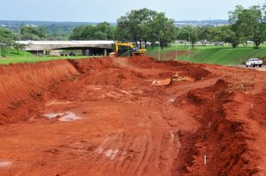 Sinal aberto para obras do viaduto de Sobradinho