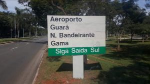 Placas da área central de Brasília são reformadas