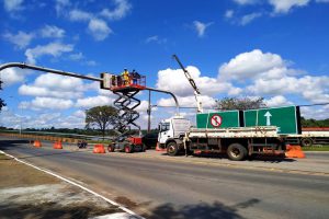 Ponte Costa e Silva recebe placas revitalizadas