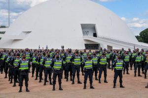 Chega a hora de ir para a rua pela primeira vez