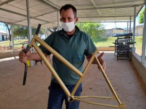‘Pedal Cidadão’ recicla bicicletas e promove autonomia
