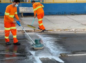 Detran lavou quase 600 faixas de pedestres neste mês
