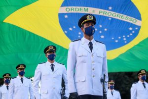 Oficiais da Polícia Militar se formam em curso de aperfeiçoamento