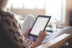 Preparadora literária promove curso para quem deseja escrever e publicar um livro
