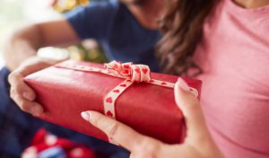 Dia dos Namorados: Shopping do Entorno oferece presentes que combinam com o seu bolso