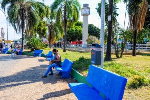 Praça do Relógio ganha um banho caprichado