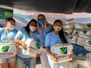 Pandemia: empresa de saneamento doa cestas básicas para ONG no Sol Nascente