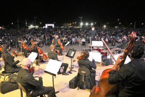 Público abraça a Concha Acústica