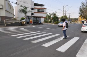 Detran promove a limpeza de 2.280 faixas de pedestres