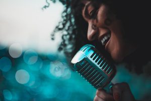Le Parisien aposta em atrações musicais aos sábados
