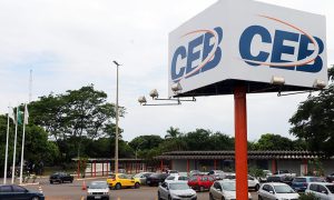 Funcionários da CEB entram na Justiça para manter vínculo com empresa