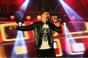 Santo bar investe em programação musical com artistas locais