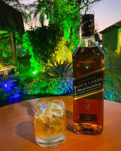 Restaurantes do Pontão celebram o Dia dos Pais com ação exclusiva do whisky Johnnie Walker Black Label