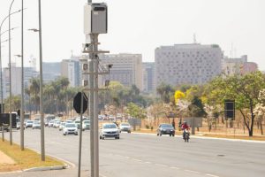 Detran assina contrato para fiscalização por pardais
