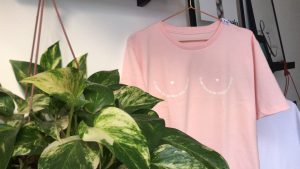 Outubro Rosa: Marca brasiliense feminina lança camiseta e 100% do lucro vai para a prevenção do câncer de mama