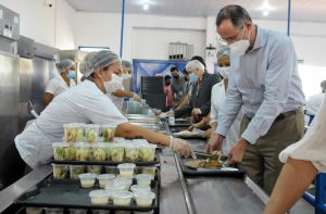 Representante da ONU visita restaurante comunitário de São Sebastião
