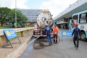 Retiradas 28 toneladas de lixo dos bueiros da Rodoviária