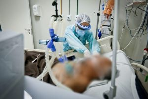 Pacientes que não tomaram a vacina são maioria nos hospitais de campanha