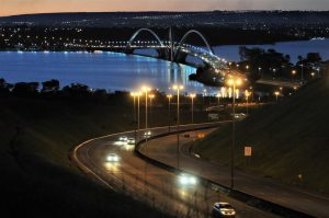 Iluminação da Ponte JK sob os cuidados da CEB Ipes