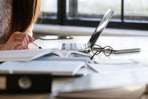 IMP Concursos oferece, até o final de maio, várias aulas online gratuitas
