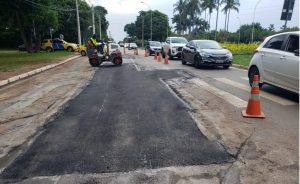 DER-DF e Administração do Lago Sul recuperam malha viária em trechos da EPDB, DF-O25
