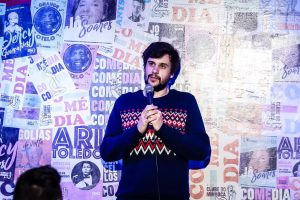 Santo Bar promove fim de semana com música, stand-up comedy e feira de variedades para a família