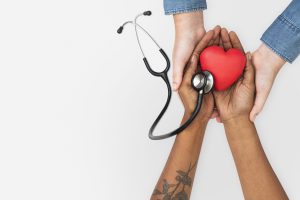 Descubra como uma infecção na gengiva pode virar um sopro no coração