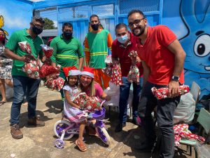 Creche pública ganha parquinho, revitalização de pintura com grafite e alunos recebem bicicletas, brinquedos e cestas básicas