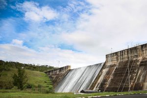 Lago do Descoberto atinge capacidade máxima e verte