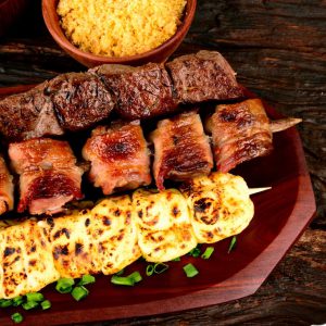 Uma das melhores casas de churrasco de Brasília lança em seu cardápio uma variedade de espetos gourmets