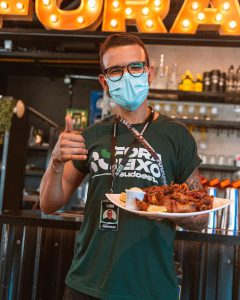 Fora do Eixo reúne comida boa e atrações musicais