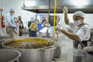 Reforço de mais 700 servidores para ampliar assistência social