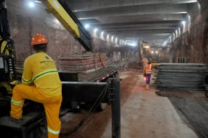Túnel começa a tomar forma e terá via de 1,2 km em concreto
