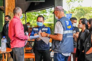 DF Legal faz fiscalização no Plano Piloto e orienta estabelecimentos