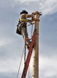 Parceria prevê mais eficiência na prestação de energia no DF
