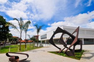 Confira o que abre e o que fecha durante o feriadão de Carnaval