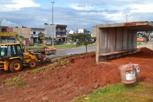 Estrutural ganha abrigos duplos para paradas de ônibus