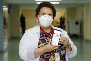 Após quadro grave de covid, servidora do HRG volta ao trabalho 1 ano depois