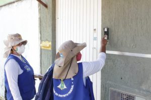 Força-tarefa orienta moradores no combate à dengue