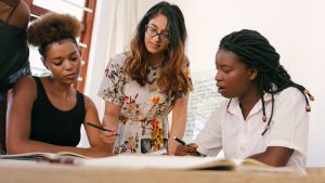 Dia da Mulher: café da manhã dá início ao lançamento do Programa Anual de enfrentamento à violência física e psicológica contra as mulheres Elas com Elas