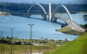 Velocidade máxima na via JK é reduzida de 80km/h para 60km/h