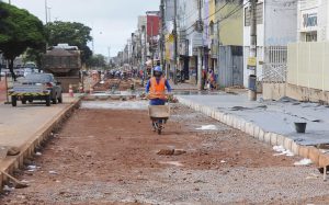 Avenida do Paranoá começa a ganhar novas calçadas