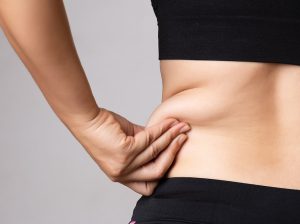 Já ouviu falar sobre os esvaziadores de gordura? Dermatologista explica sobre o procedimento que é tendência