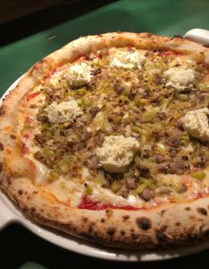 Pizza com shimeji e stracciatella é a novidade do mês na Grano & Oliva