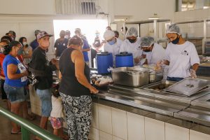Restaurantes comunitários serviram quase 1,4 milhão de refeições em 2 meses
