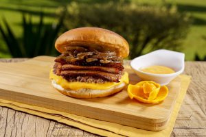 Geléia Burger lança hambúrguer com pequi e promoção em comemoração ao aniversário de Brasília