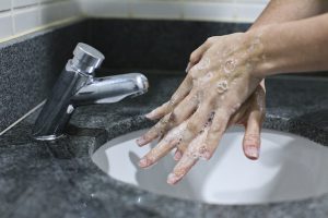 Controle das infecções hospitalares é prática diária na rede pública
